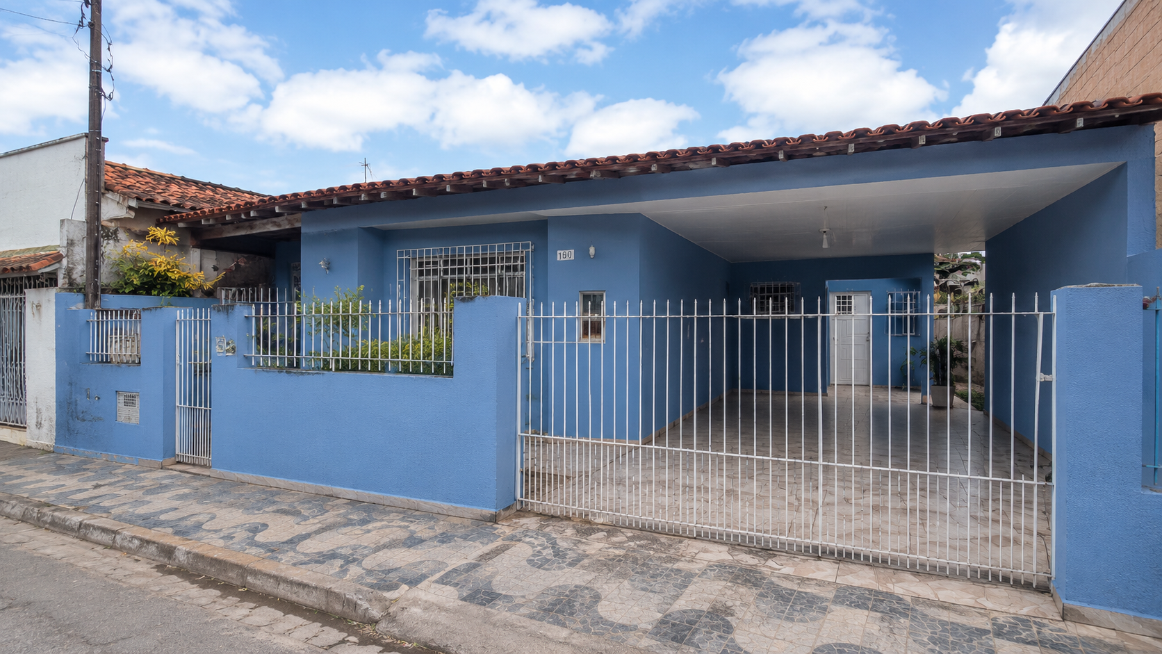 CASA REFORMADA NO CENTRO DA CIDADE